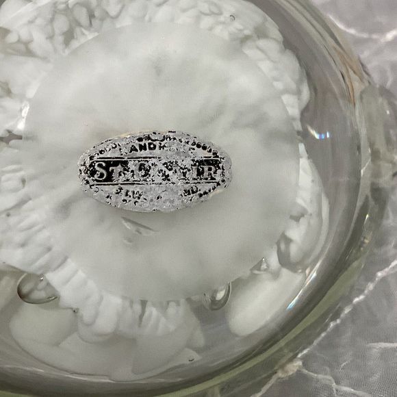Vtg St Clair Glass Paperweight Ashtray White Trumpet Flowers Controlled Bubbles - Picture 3 of 16